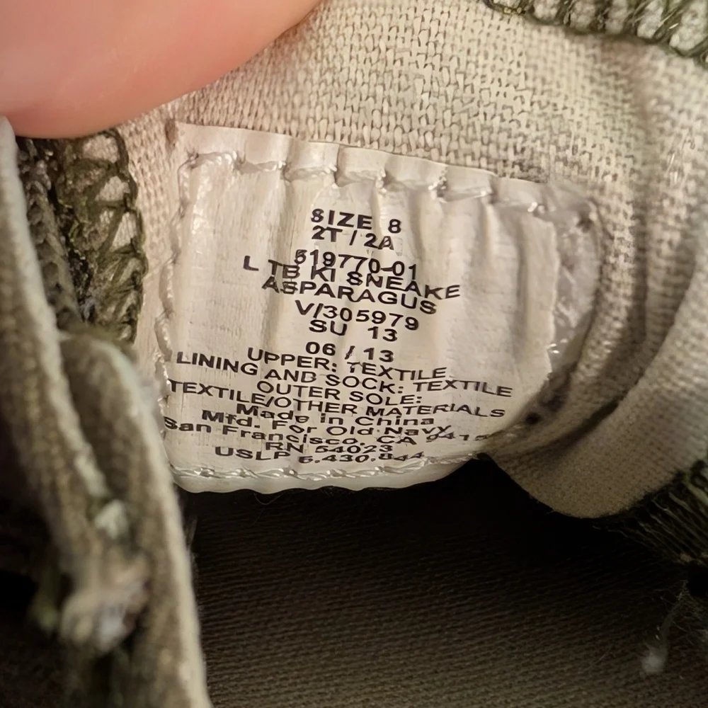 Old Navy Toddler Boy Green Canvas Slip-On Sneakers in Size 8